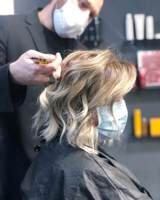 Ice blonde ❄️ 
#domenicopaternostersalons 
.
#hair #hairsstyle #instahair #haircolor #haircut #highlights #balayage #blondehair #iceblonde #hairdresser #roma #rome #barberini #london