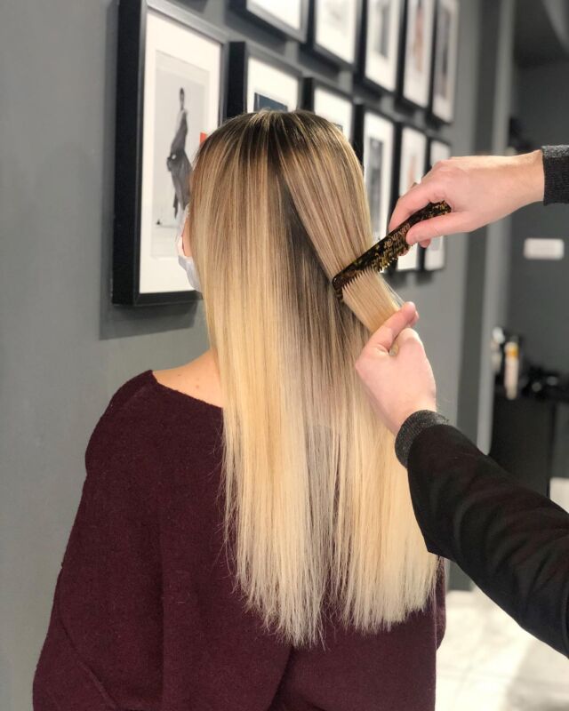 Sfumature di Biondo : #butteryblonde 
#domenicopaternostersalons
Grazie @virginiaaviesi 💕
.
.
 #hair #instahair #hairideas #hairtrends #hairinspo #haircolor #hairstyles #hairstyle #hairtransformation #blonde #blondehair #highlights #balayage #wavyhair #keratin #cool #hairdresser #roma #rome #piazzabarberini #london