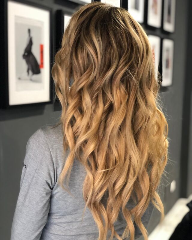 Hair Extension : che si tratti di infoltimento o di allungamento della chioma l’importante è ottenere un effetto naturale. 
(Scorrendo le immagini il  Prima&Dopo) 
Buon weekend a tutte/i ☀️
#domenicopaternostersalons 
.
.

 #hair #instahair #hairideas #hairextensions #hairtrends #hairinspo #haircolor #hairstyles #hairstyle #hairtransformation #blonde #blondehair #highlights #balayage #wavyhair #keratin #cool #hairdresser #roma #rome #piazzabarberini #london